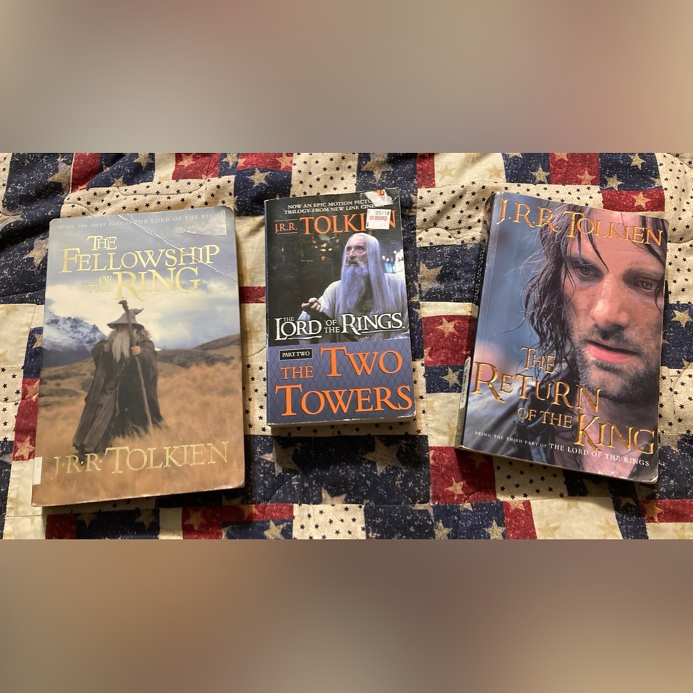 3 books by JRR Tolkien. Fellowship of the ring, two towers return of the king - Picture 1 of 13